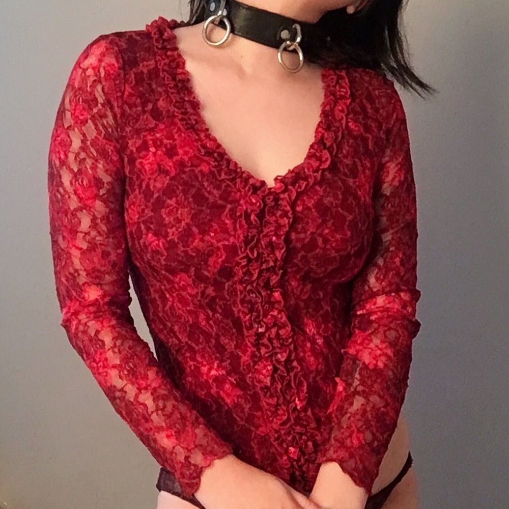 5 for $25🥀Red lace 90s top